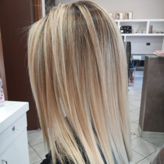 colore biondo chiaro